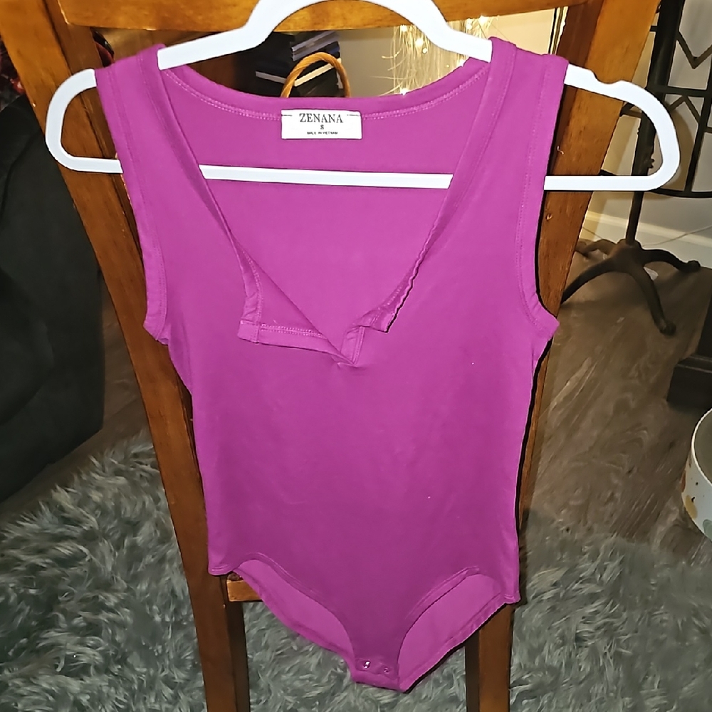 Zenana Outfitters Womens pretty Purple bodysuit. Snap closure,sz small. Nwots